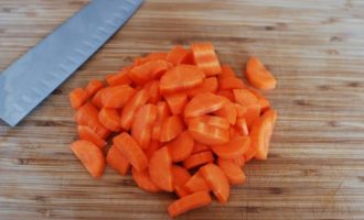 морковь кусочками