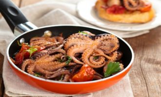 Приготовление осьминога на сковороде: подробная инструкция