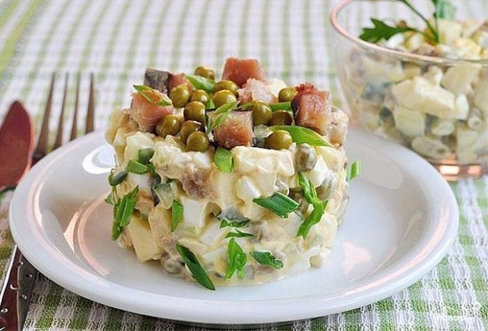 салат с картофелем со скумбрией 