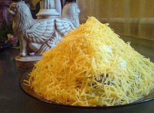египетская пирамида с сыром и печень трески 