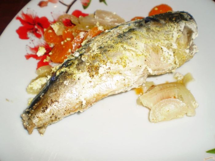рыба в сметане с овощами 