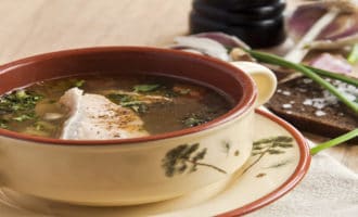Как приготовить суп из скумбрии — это горячее блюдо понравится всей семье
