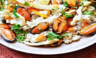 Пикантный рис с морским коктейлем: вкуснейшие блюда к ужину