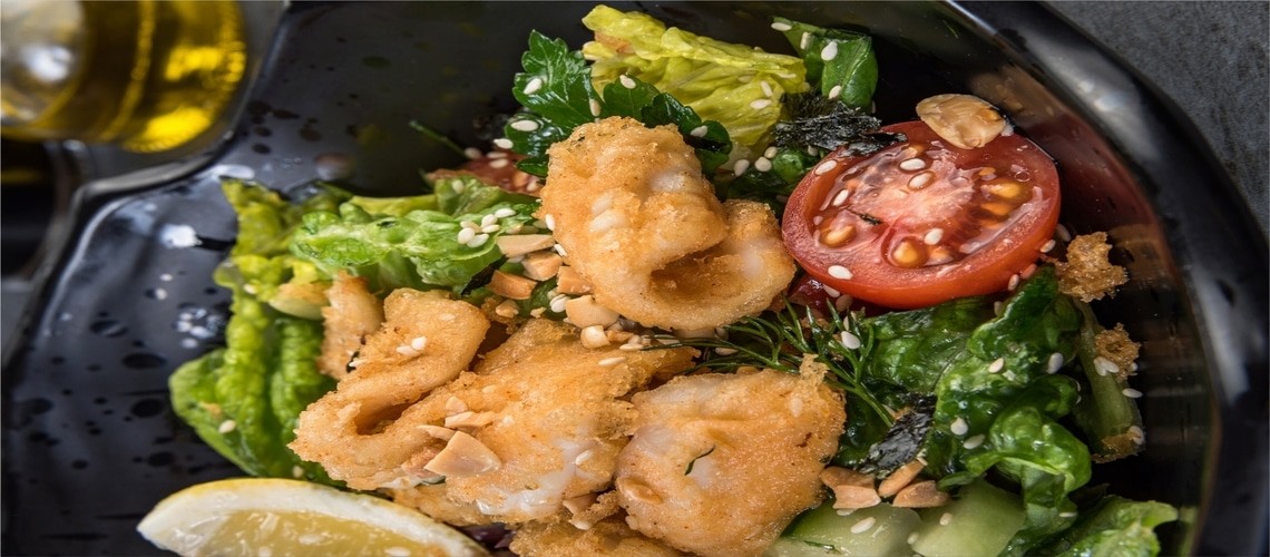 Лучшие салаты с кальмарами: только проверенные рецепты