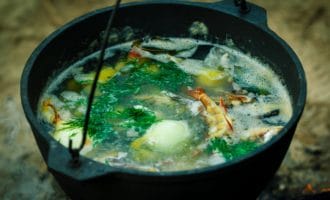 рыбный суп на костре