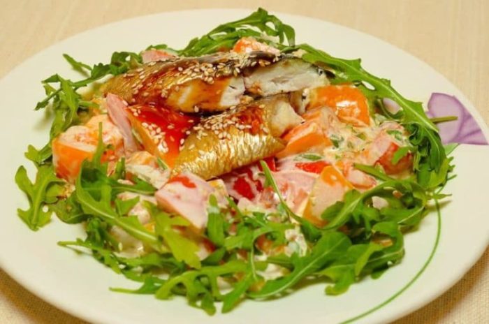 салат с копченой рыбой 