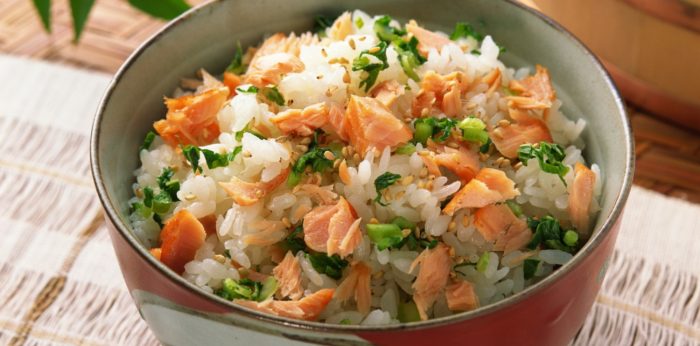 Салат с рисом и рыбой 