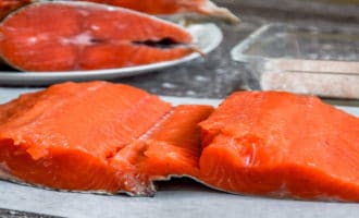 Лучшие рецепты засолки красной рыбы кижуч дома