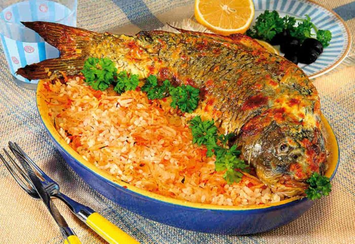 рыба с рисом в духовке 