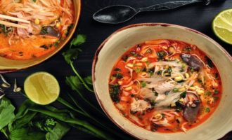 Рецепты прямиком из Таиланда: суп том ям с креветками дома