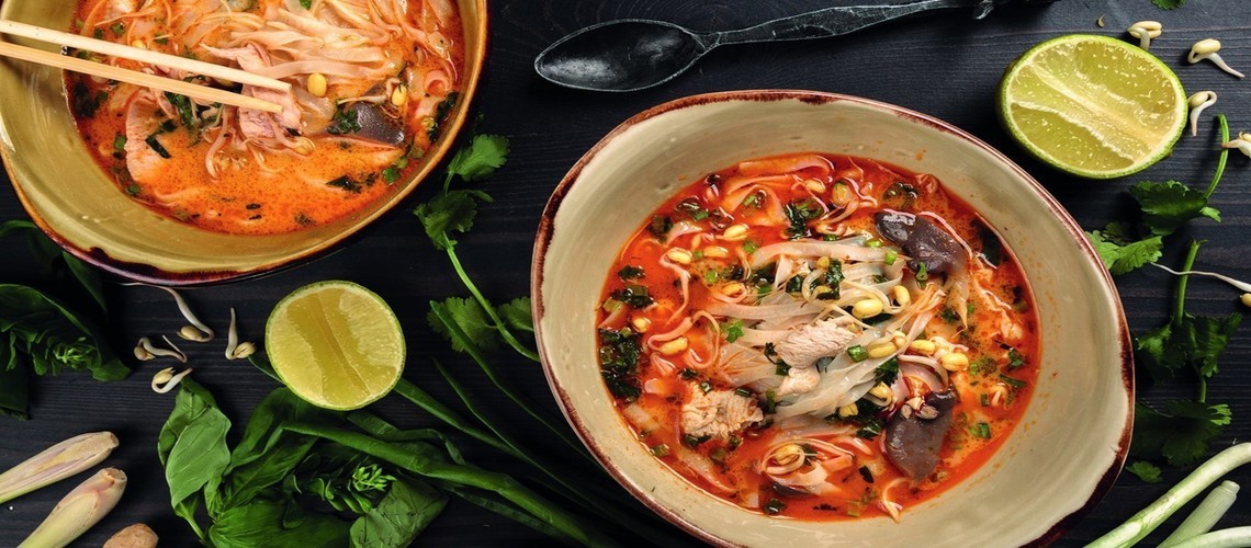 Рецепты прямиком из Таиланда: суп том ям с креветками дома