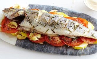 Лакомый кусочек: 3 отличных идеи, как запечь рыбу с овощами в духовке