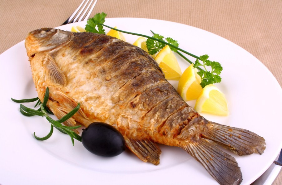 рыба на блюде 