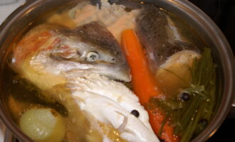 как варить рыбный суп