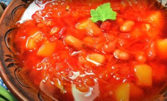 Легкий борщ с килькой в томатном соусе: первое блюдо для жаркого лета