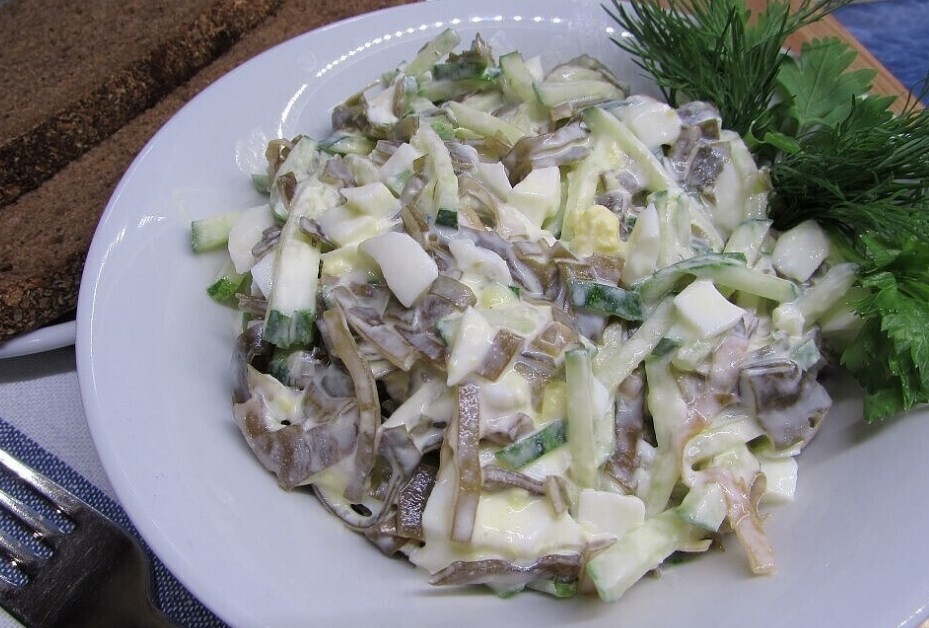 готовый салат с морской капустой