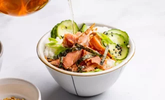 Быстрый рецепт отядзукэ — семга и рис, залитые зеленым чаем