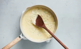 добавляем крем-суп и молоко