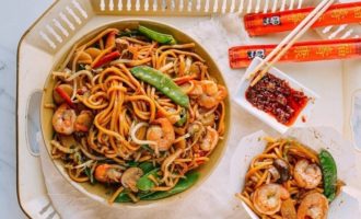 Рецепт сытной пасты лингвини с креветками в азиатском стиле