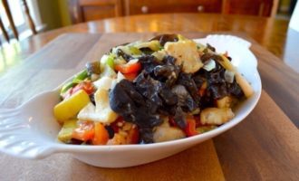 Как приготовить жареное филе тилапии с овощами на сковороде